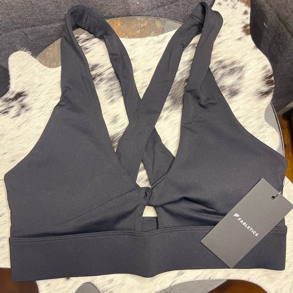 NWT Fabletics Oasis Twist Medium Impact Sports Bra BLACK-SMALL *MSRP $64.95!*